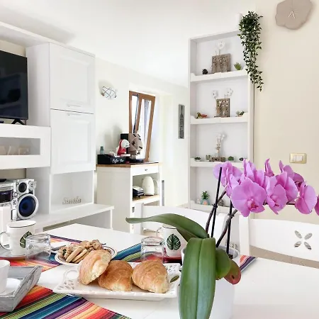 Apartment Rainbow Maison SantʼAgata sui Due Golfi
